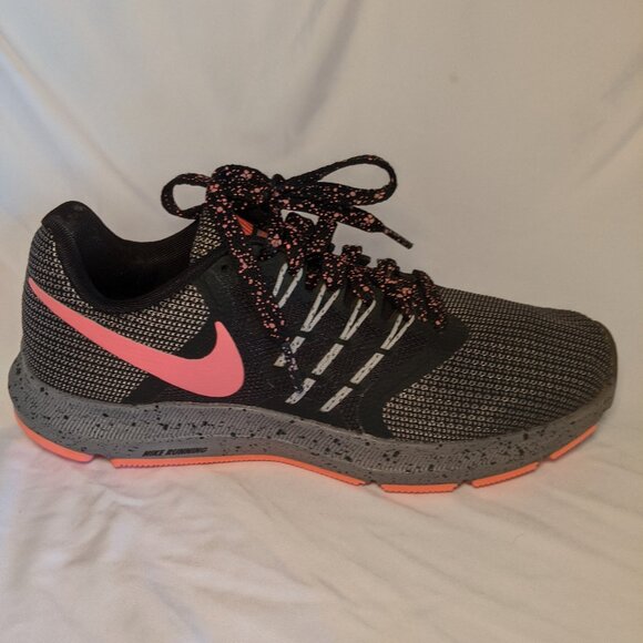 Nike Trainers Women's Size 6 Run Swift Tennis Shoes Black and Melon Orange - Picture 1 of 8